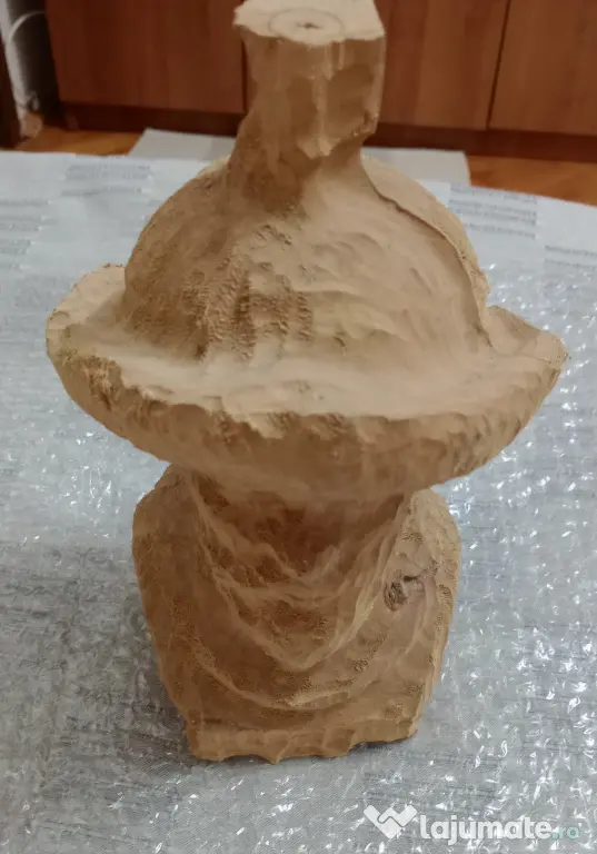 Bust cioplit in lemn 25 cm. tei sau nuc