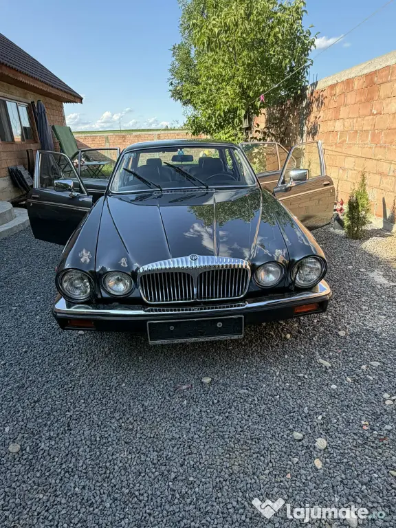 Vând Jaguar Daimler Double Six XJ