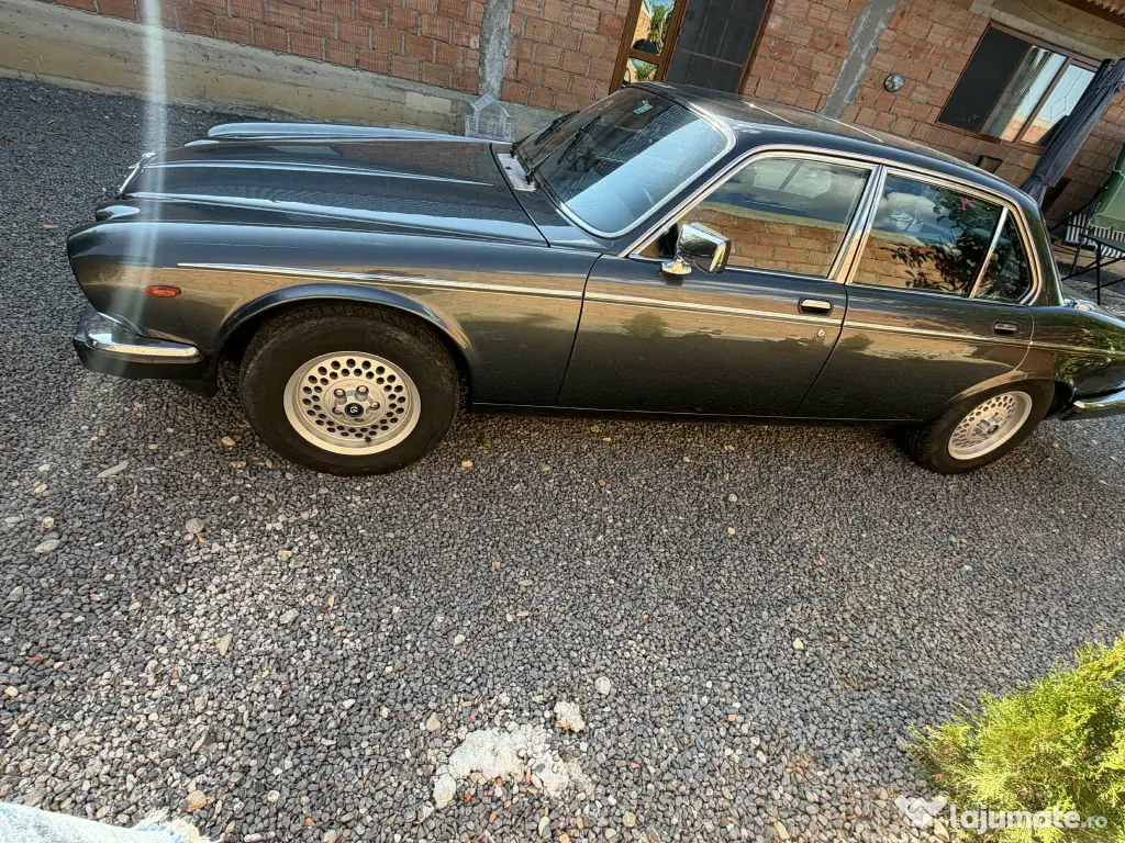 Vând Jaguar Daimler Double Six XJ