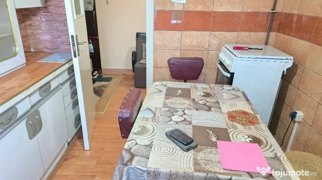 Vand apartament 2 camere decomandat in Deva, Bld. Balcescu, et. 3, - Deva (Hunedoara)