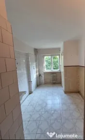 Apartament 2 camere foarte spatios cu 2 balcoane 