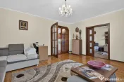 Casă/Spatiu comercial si teren 422 mp de inchiriat zona Uta 