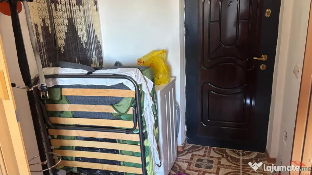 Garsoniera ,Comisia Centrala, et 4 cu izolatie, 27 mp - Focsani (Vrancea)