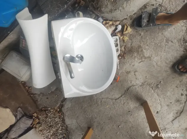 Vand ghiuveta ceramica cu picior