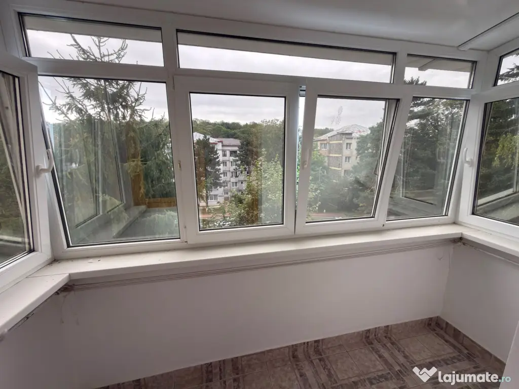 Apartament 3 camere de închiriat zonă centrală, 65 mp, boxă, spațios
