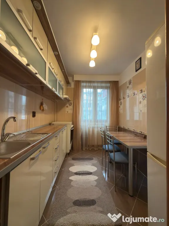 Apartament 3 camere de închiriat zonă centrală, 65 mp, boxă, spațios