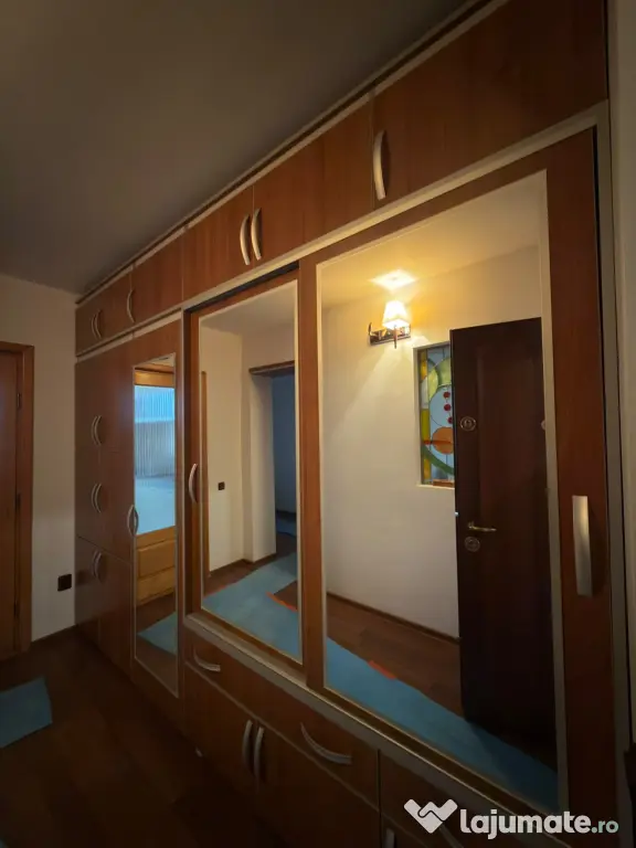 Apartament 3 camere de închiriat zonă centrală, 65 mp, boxă, spațios