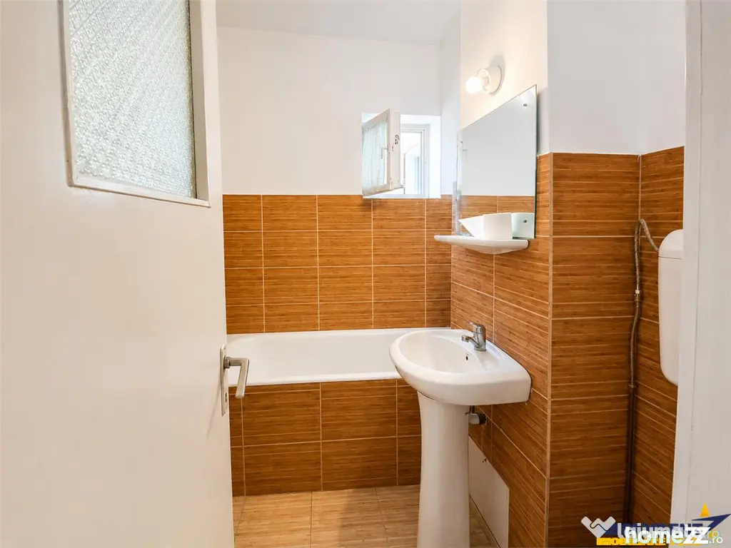 Drumul Poienii .LIvada Postei: 3 camere decomandate,2 balcoa - Brasov (Brasov)