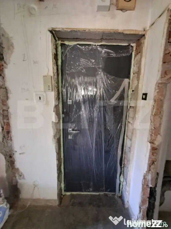 Apartament 2 camere, 52 mp, balcon, renovări esențiale, Mu - Targu Mures (Mures)