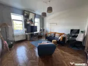 Casă cocheta cu terasă privată și design industrial –