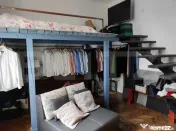 Casă cocheta cu terasă privată și design industrial –