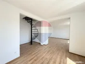 Casă spațioasă, complet renovată la interior, 4 camere, 2 băi 