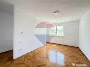 Casă spațioasă, complet renovată la interior, 4 camere, 2 băi 