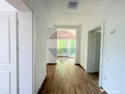 Casă spațioasă, complet renovată la interior, 4 camere, 2 băi 