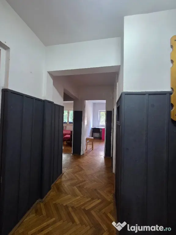 Inchiriez apartament cu 3 camere situat in cartierul Manastur - Cluj-Napoca (Cluj)