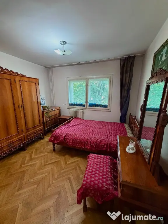 Inchiriez apartament cu 3 camere situat in cartierul Manastur - Cluj-Napoca (Cluj)