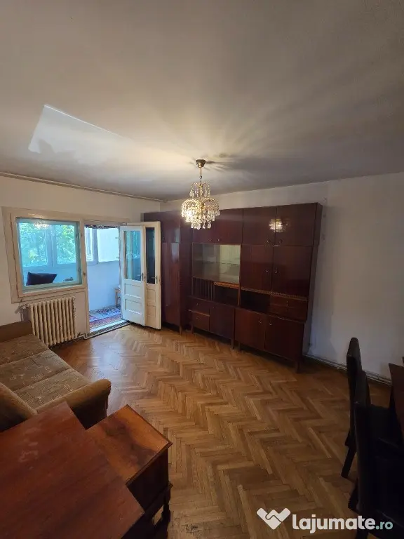 Inchiriez apartament cu 3 camere situat in cartierul Manastur - Cluj-Napoca (Cluj)