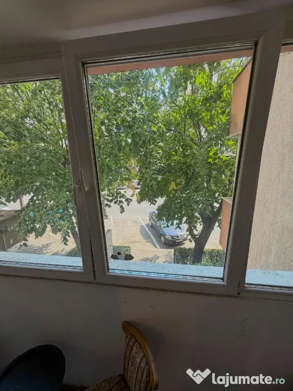 Inchiriez apartament cu 3 camere situat in cartierul Manastur - Cluj-Napoca (Cluj)