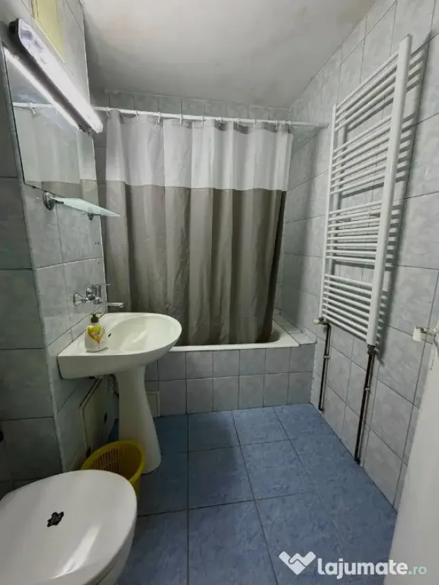 Inchiriez apartament cu 3 camere situat in cartierul Manastur - Cluj-Napoca (Cluj)