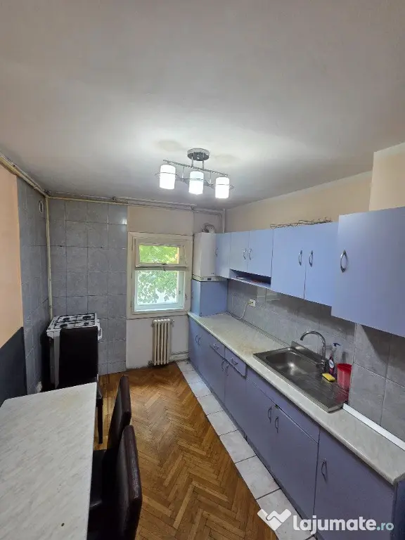 Inchiriez apartament cu 3 camere situat in cartierul Manastur - Cluj-Napoca (Cluj)