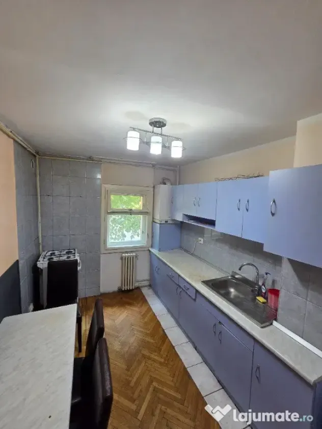 Inchiriez apartament cu 3 camere situat in cartierul Manastur - Cluj-Napoca (Cluj)