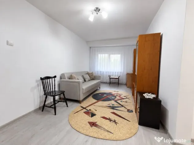 De inchiriat apartament 2 camere, renovat , Micro 40, et.1, 1500 lei - Galati (Galati)