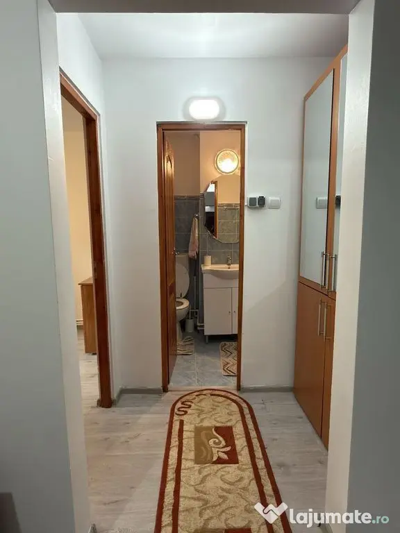 De inchiriat apartament 2 camere, renovat , Micro 40, et.1, 1500 lei - Galati (Galati)