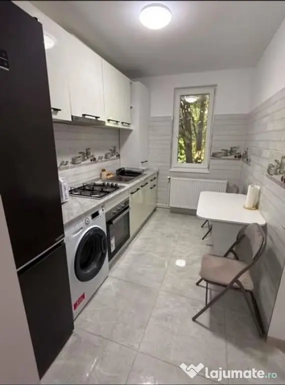 De închiriat apartament cu 2 camere în Micro 17, etaj 2, 450 euro - Galati (Galati)