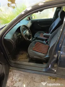Vând Vw Golf IV 1.4 16V AXP 2001 MOTOR DEFECT -pentru piese intreaga
