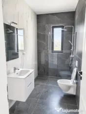 Apartament spațios cu 3 camere și 2 băi, ideal pentru fam 