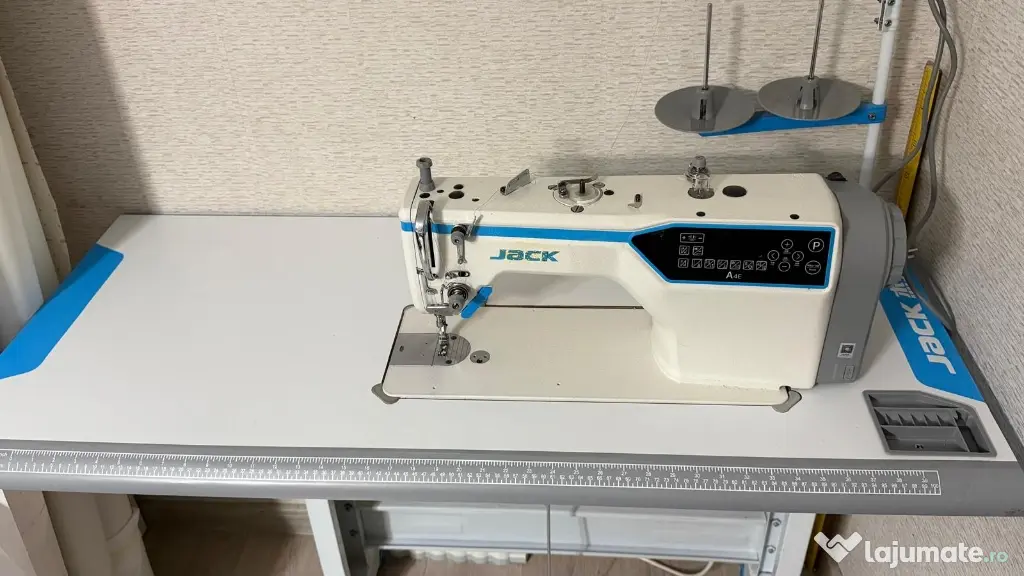 Vând mașină de cusut industriala liniară JACK-A4E