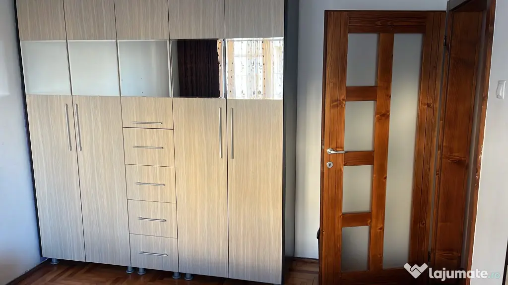 Inchiriez apartament 3 camere