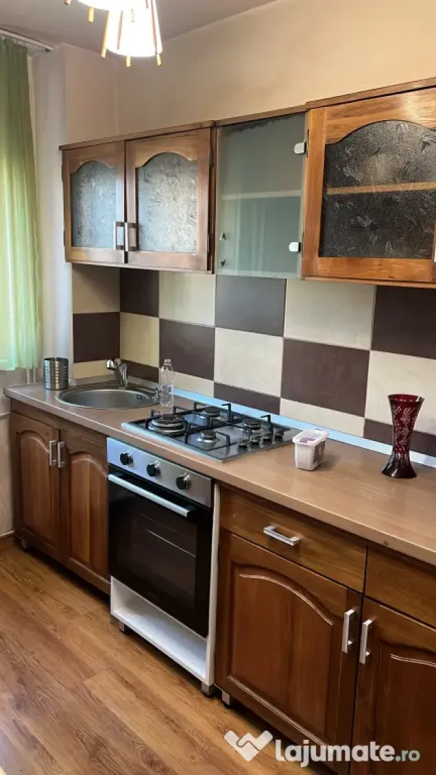Inchiriez apartament 3 camere