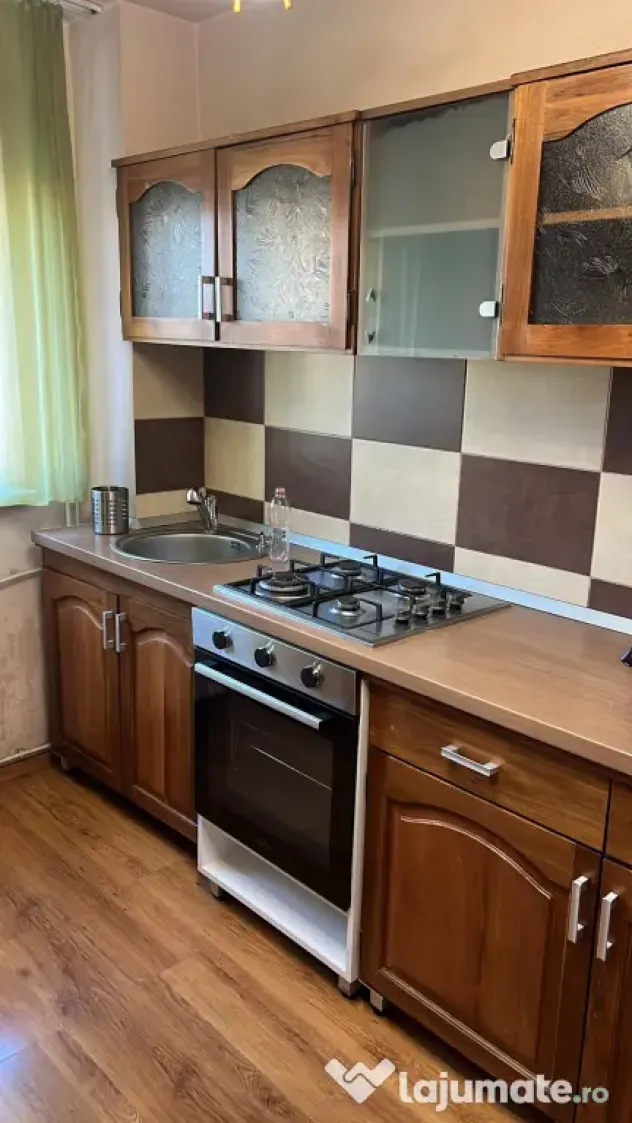 Inchiriez apartament 3 camere