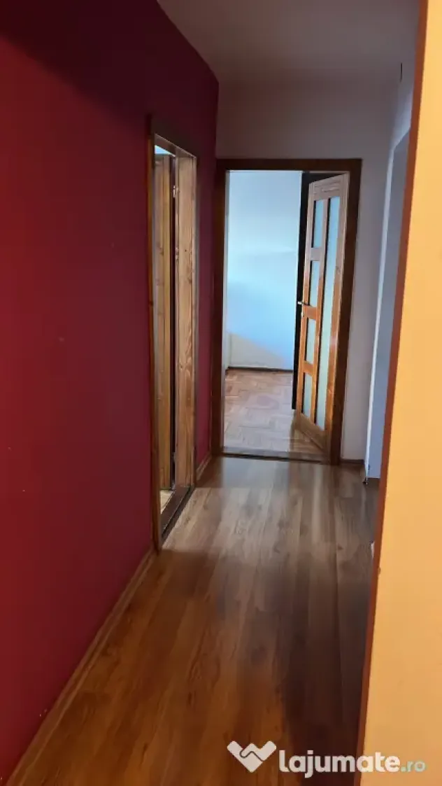 Inchiriez apartament 3 camere