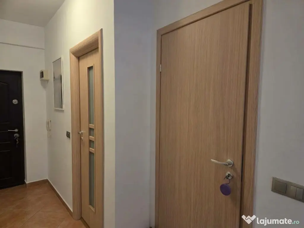 Vanzare apartament 2 camere Damaroaia