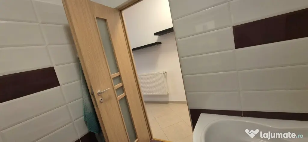 Vanzare apartament 2 camere Damaroaia