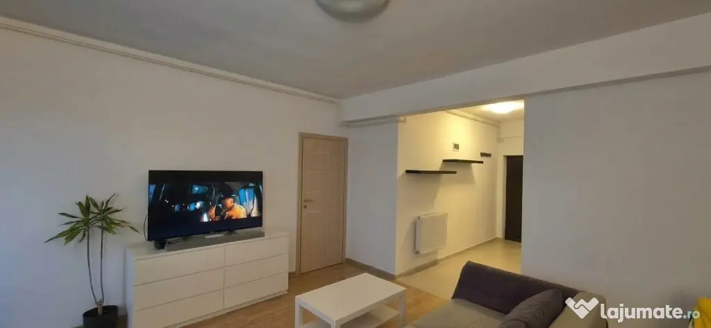 Vanzare apartament 2 camere Damaroaia