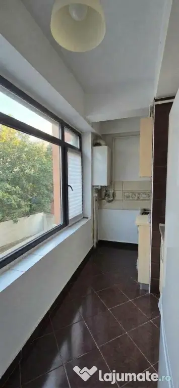 Vanzare apartament 2 camere Damaroaia