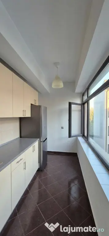 Vanzare apartament 2 camere Damaroaia