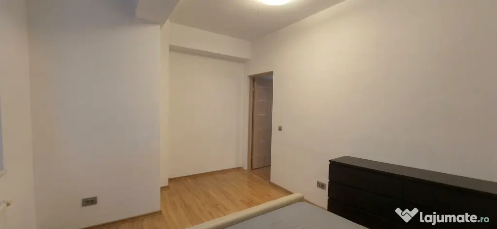Vanzare apartament 2 camere Damaroaia
