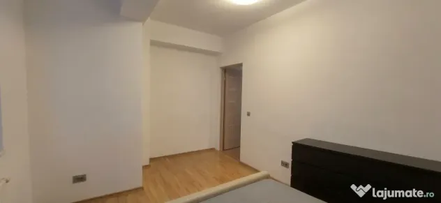 Vanzare apartament 2 camere Damaroaia