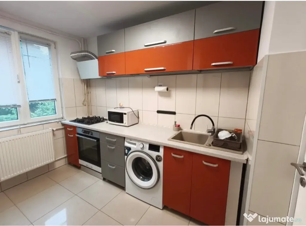Închiriez apartament 3 camere