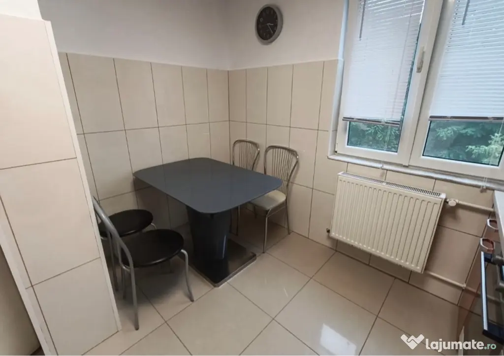 Închiriez apartament 3 camere