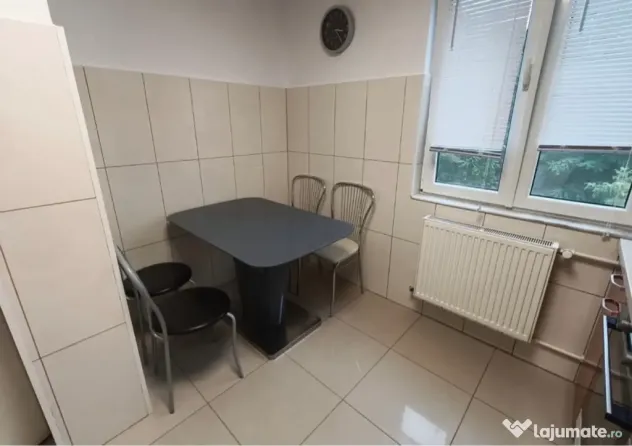 Închiriez apartament 3 camere