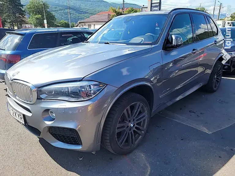 Vând BMW X5 2018 Plug-in Hybrid xDrive Pachet M Trapă Tablete spate Soft Close
