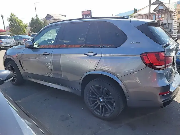 Vând BMW X5 2018 Plug-in Hybrid xDrive Pachet M Trapă Tablete spate Soft Close