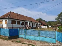Casă cu 4 camere, curte, anexe și beci - Certeju de Sus, Hunedoara