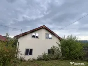 Casă cu teren 1000 mp, 4 dormitoare, 4 băi – Râpaș, Hu