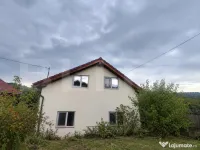 Casă cu teren 1000 mp, 4 dormitoare, 4 băi – Râpaș, Hu